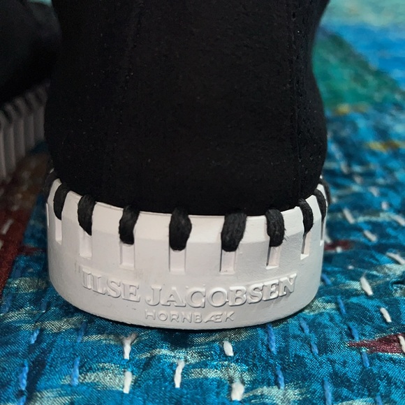 ILSE JACOBSEN Black Loafers with Gold Accent - Picture 6 of 8